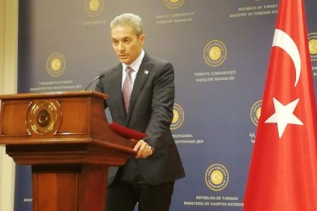 Türkiyə XİN: “Jurnalistləri yaralayan fransız polislərə görə Fransa hökumətinə çağırış edirik” - FOTO