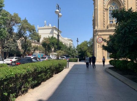 Polis və hərbi maşınlar AMEA Rəyasət Heyəti binasını dövriyyəyə alıb – FOTOLAR