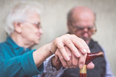 Psixi pozğunluq yaşlı adamlarda koronavirusun əlaməti ola bilər