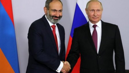 Putinlə Paşinyan telefonda danışdı