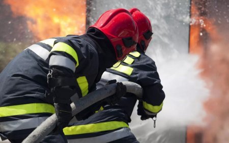 Bakıda çoxmərtəbəli binada yanğın olub, 4 nəfər xilas edilib