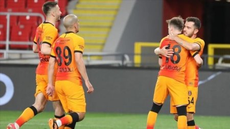 “Qalatasaray” vacib üç xalı üç qolla qazandı