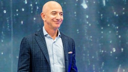 Bezos bir gündə 14 milyard dollar itirərək dünyanın ən varlı insanı adından məhrum oldu