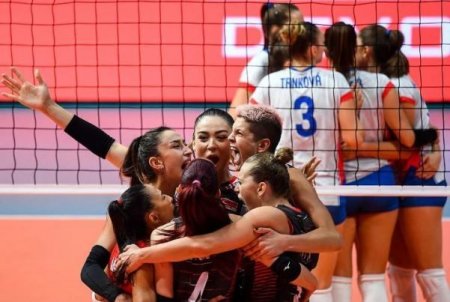 Türkiyəli voleybolçular Avropa çempionatına məğlubiyyətsiz davam edir