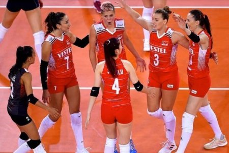 Türkiyəli voleybolçuların Avropa çempionatındakı qələbə seriyası davam edir