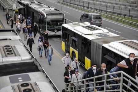 İstanbulda ilk dərs günündə ictimai nəqliyyat pulsuz olacaq