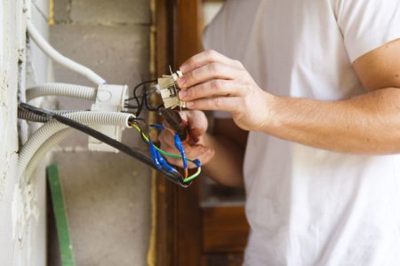 Bakıda 24 yaşlı gənc elektrik cərəyanının vurması nəticəsində ölüb