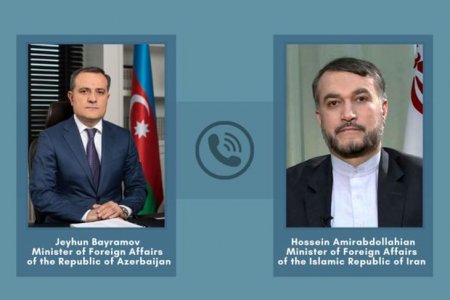 Ceyhun Bayramov iranlı həmkarı ilə telefonla danışıb