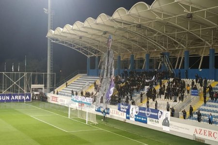 “Qarabağ” fanatları “Neftçi” ilə oyunda şəhid azarkeşin nəhəng pankartını qaldırıb - FOTO