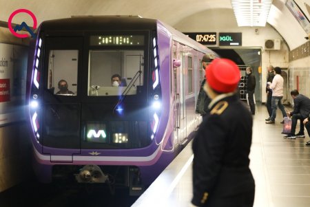 Metroda qatar gözləyərkən öldü