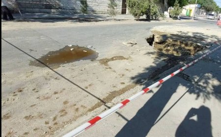 Sumqayıtda ötən ay təmir olunmuş yol yenə çökdü – FOTO