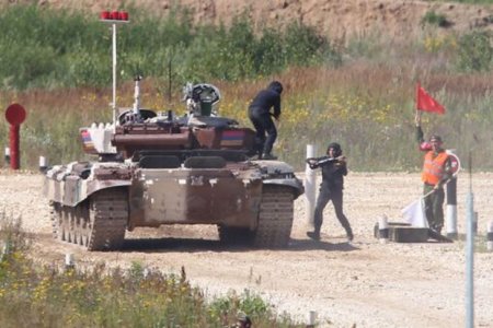 Ermənistan tankçılarının “drift” eşqi: Yekəxanalıq edərkən rüsvay oldular