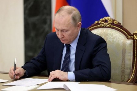 Putin səfərbərlik üzrə hərbi xidmətə çağırışdan möhlət verilməsi haqqında fərman imzalayıb