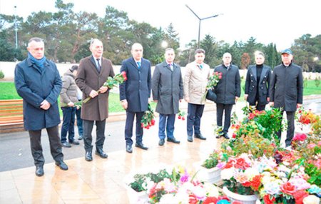 SN-in kollegiya üzvləri Vətən müharibəsində şəhid olmuş həkimlərin məzarlarını ziyarət ediblər - FOTO