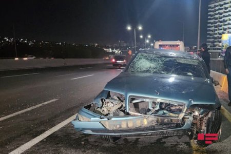 Bakı-Sumqayıt yolunda avtomobil aşıb, xəsarət alanlar var - FOTO